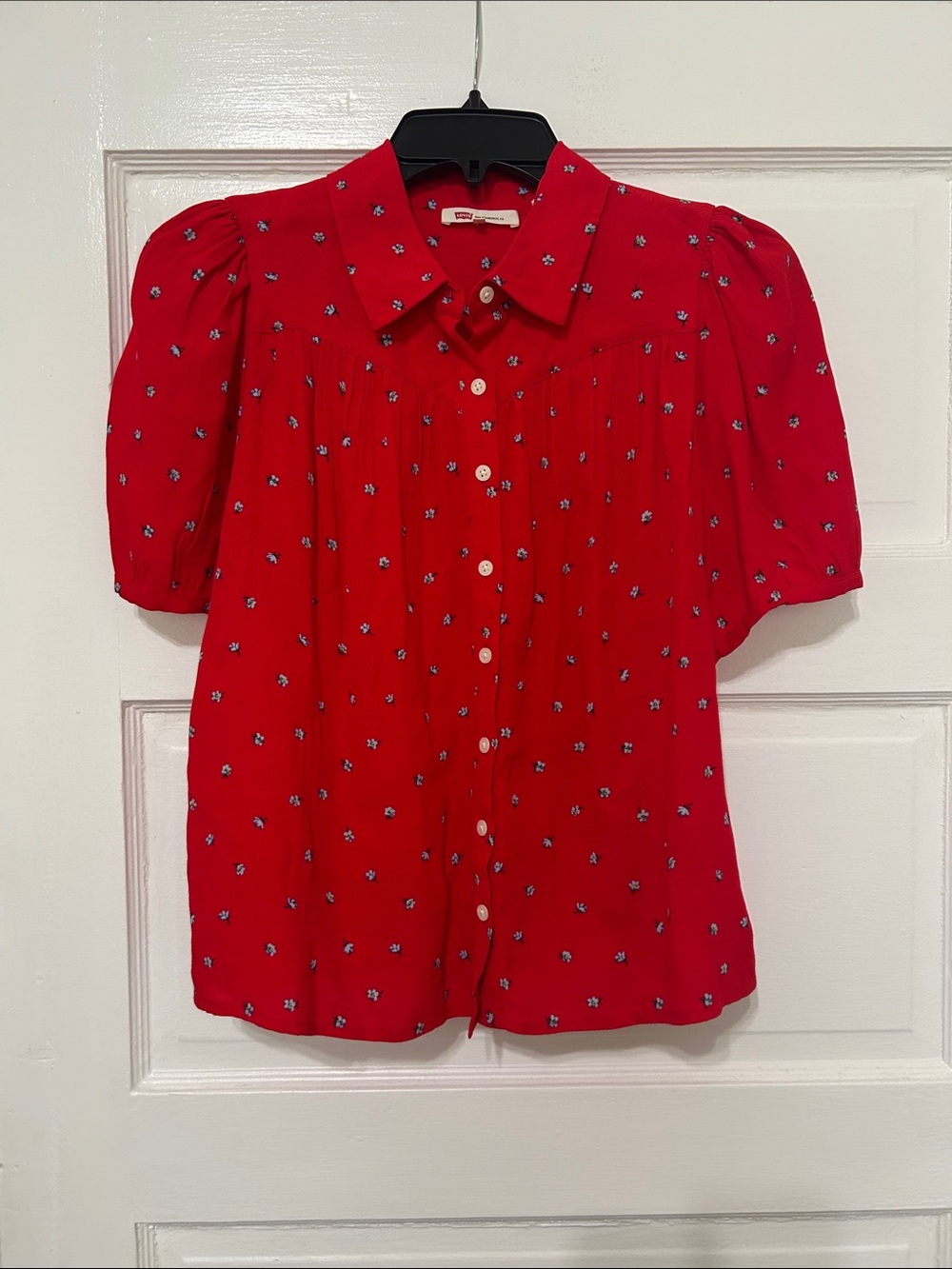 Levi’s Red Floral Button-Up Puff Sleeve Blouse